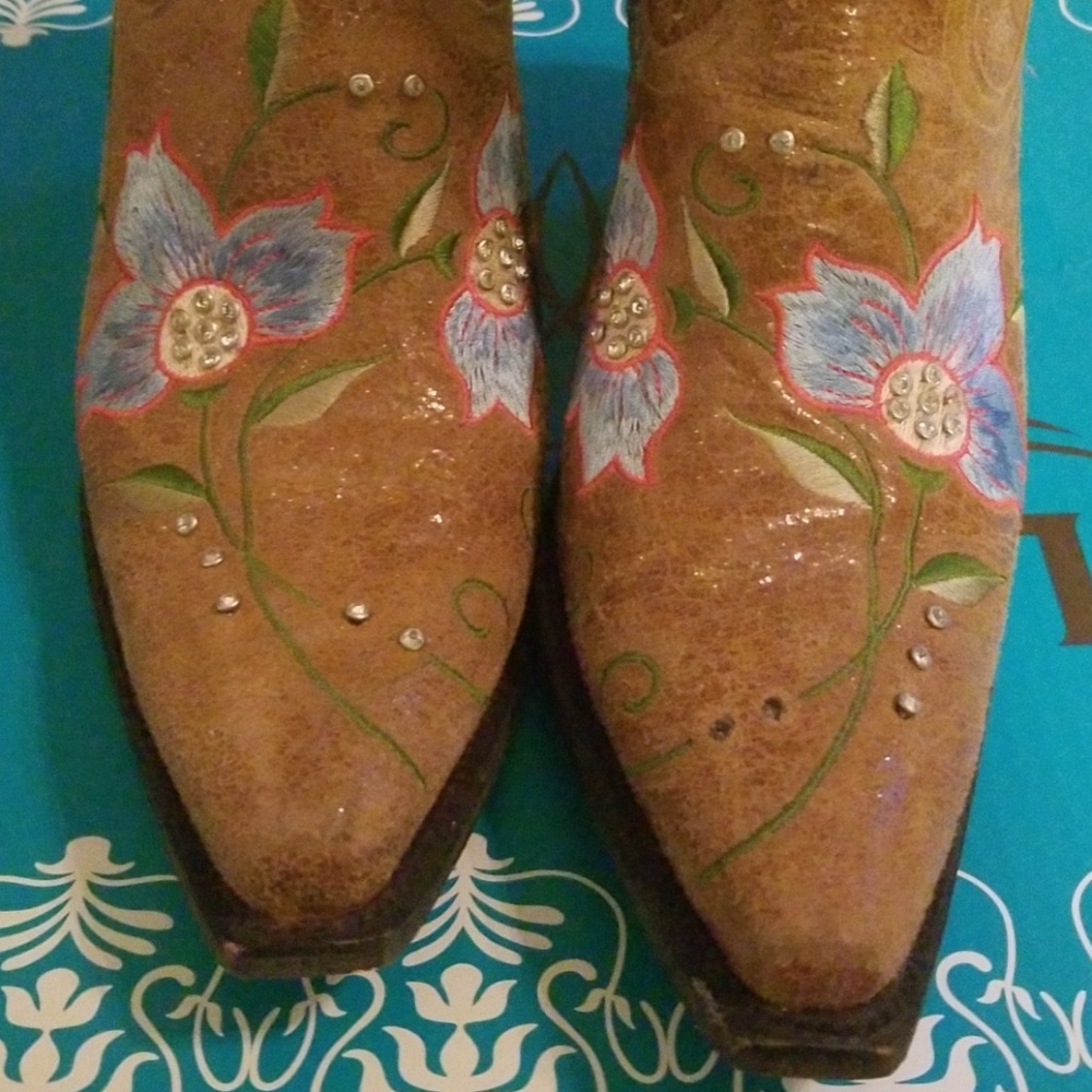 Boots - Picture 2 of 6